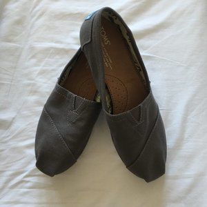 Toms Grey Flats. Excellent used condition. 8.5